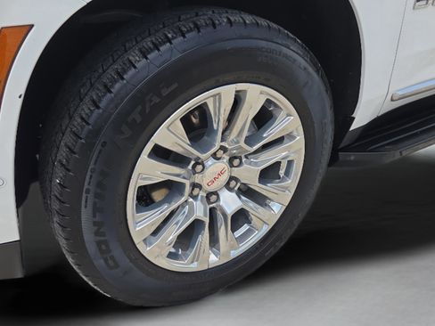 Used 2025 GMC Yukon Denali RWD image 31