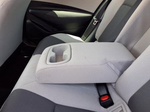 Used 2025 Toyota Corolla LE image 32