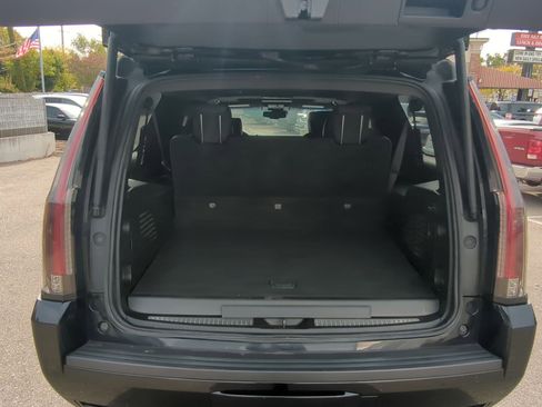 Used 2016 Cadillac Escalade ESV Platinum image 40