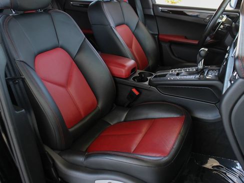 Used 2019 Porsche Macan AWD/4WD image 21