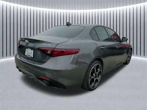 Used 2023 Alfa Romeo Giulia Veloce image 8