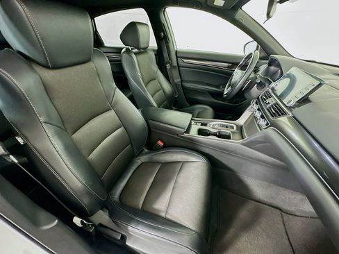 Used 2018 Honda Accord Sport image 29