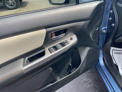 Used 2017 Subaru Crosstrek 2.0i Premium w/ Moonroof Package AWD/4WD image 9