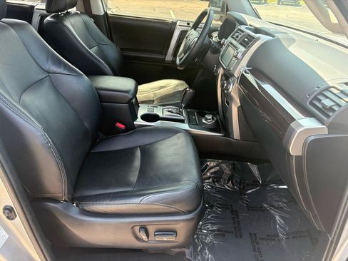 Used 2018 Toyota 4Runner Limited AWD/4WD image 29