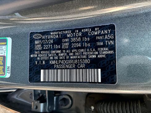 Certified 2024 Hyundai Elantra Limited FWD image 34