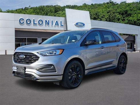 Certified 2022 Ford Edge SE w/ Black Appearance Package image 3