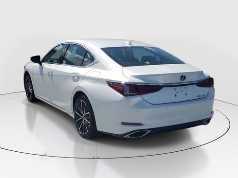 Used 2025 Lexus ES 350 w/ Premium Package FWD image 6