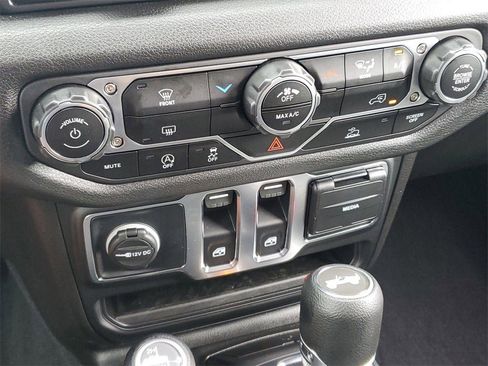 Used 2025 Jeep Wrangler Sport image 33