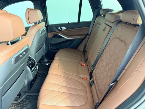 New 2026 BMW X5 xDrive40i w/ M Sport Package AWD/4WD image 21