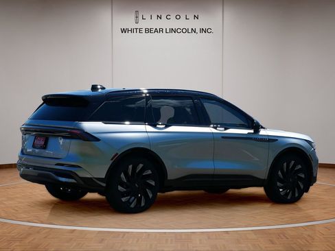 Certified 2025 Lincoln Nautilus Reserve w/ Jet Appearance Package AWD/4WD image 5