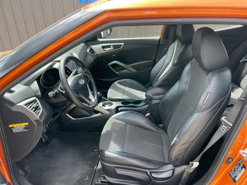 Used 2013 Hyundai Veloster w/ Style Pkg FWD image 5