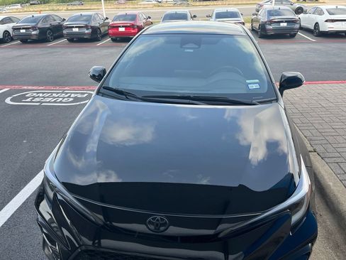 Used 2023 Toyota Corolla SE FWD image 2