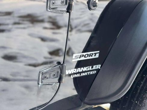 Used 2011 Jeep Wrangler Unlimited Sport image 8