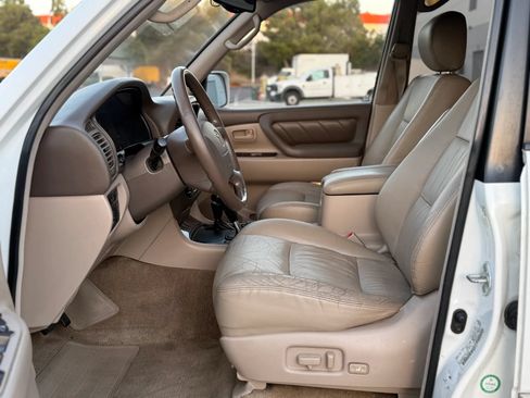 Used 2000 Toyota Land Cruiser w/ Convenience Pkg AWD/4WD image 32