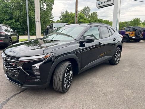 Used 2025 Chevrolet Trax RS w/ Driver Confidence Package FWD image 32