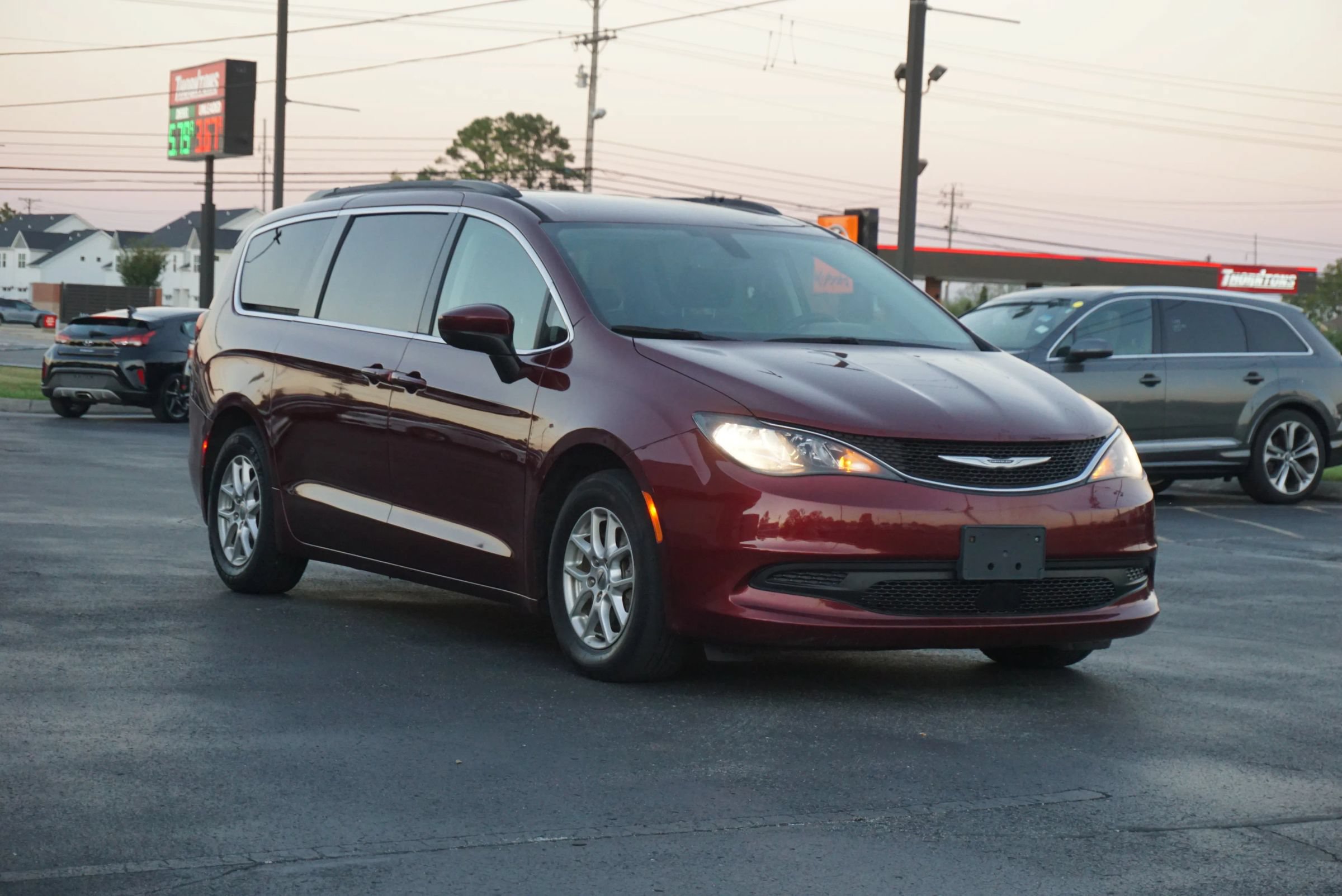 Used 2021 Chrysler Voyager Lxi FWD image 3