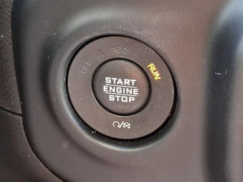 Certified 2019 Jeep Wrangler Sport image 25