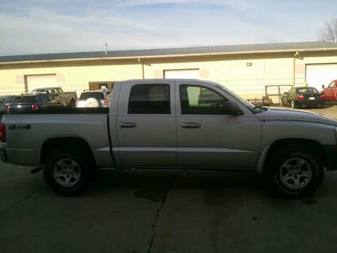 Used 2005 Dodge Dakota SLT image 4