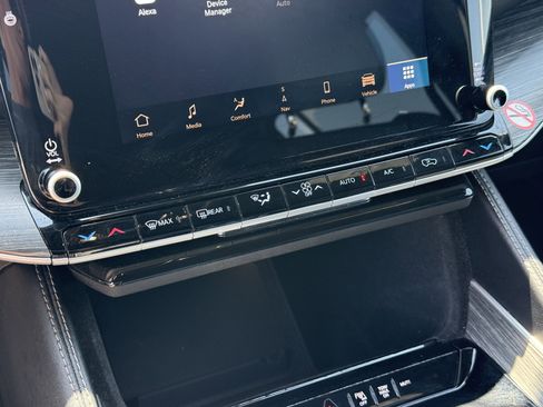 Used 2024 Jeep Wagoneer Series II w/ Flexible Seating Group image 22