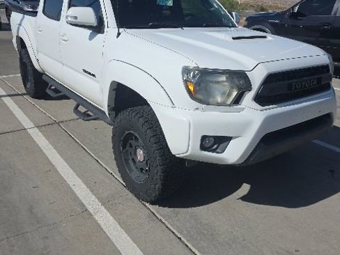 Used 2015 Toyota Tacoma TRD Pro AWD/4WD image 2
