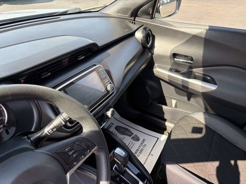 Used 2019 Nissan Kicks FWD image 12