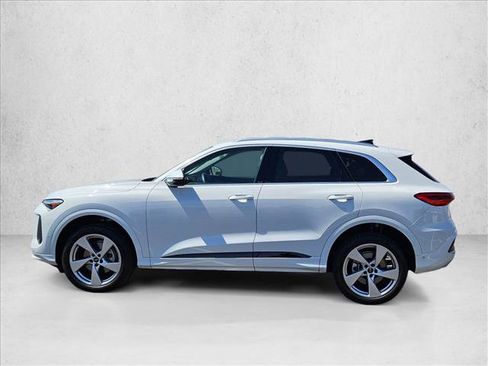 Certified 2025 Audi Q5 Premium w/ Premium Plus AWD/4WD image 9