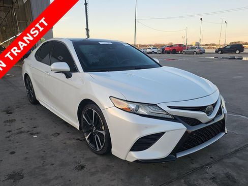 Used 2018 Toyota Camry XSE image 5