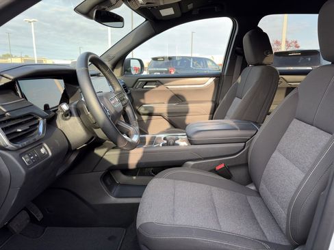 Used 2025 GMC Acadia Elevation image 12