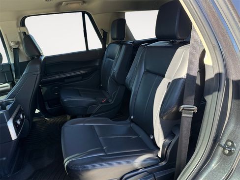 Used 2022 Ford Expedition XLT image 13