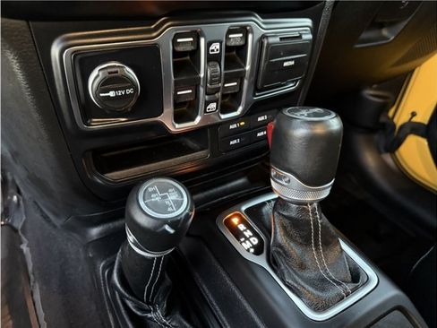 Used 2019 Jeep Wrangler Unlimited Sahara w/ Quick Order Package 24M Moab AWD/4WD image 44