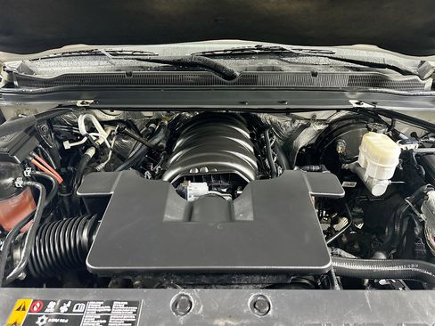 Used 2018 Chevrolet Suburban LT w/ LT Signature Package image 36