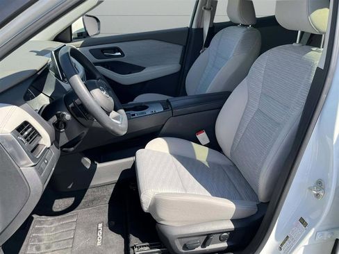 Used 2023 Nissan Rogue SV image 16