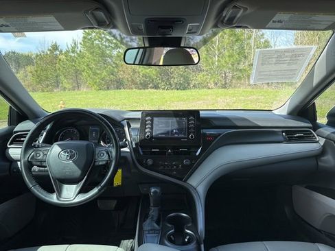 Used 2022 Toyota Camry SE image 13