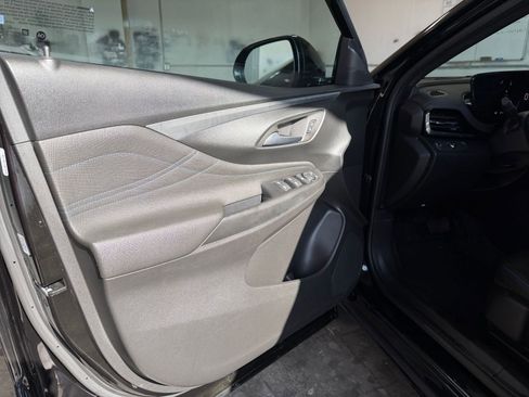 Used 2025 Buick Envista Sport Touring image 20