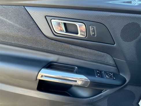 Used 2025 Ford Mustang Coupe image 11