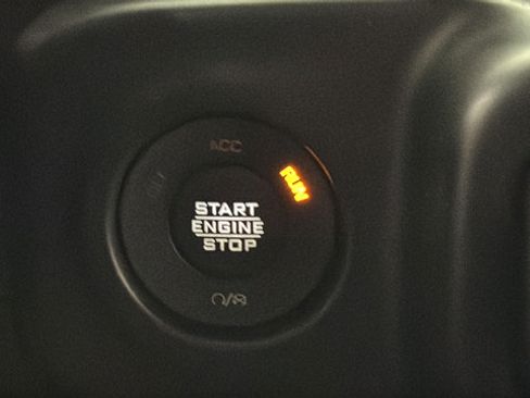 Used 2022 Jeep Wrangler Unlimited Sahara AWD/4WD image 21