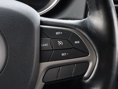 Used 2020 Jeep Grand Cherokee Altitude RWD image 14