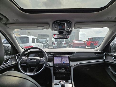 Used 2023 Jeep Grand Cherokee L Limited image 9