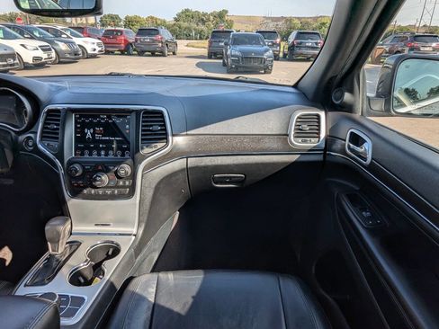 Used 2018 Jeep Grand Cherokee Limited image 17