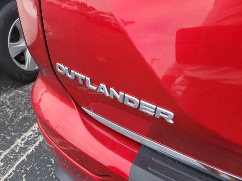 Used 2024 Mitsubishi Outlander ES FWD image 10