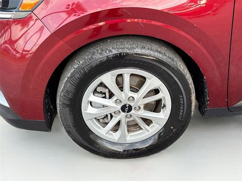 Used 2024 Kia Carnival LX image 31