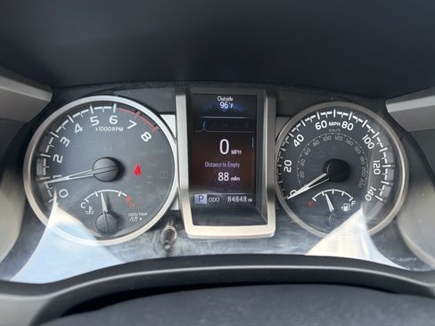 Used 2019 Toyota Tacoma SR5 AWD/4WD image 17