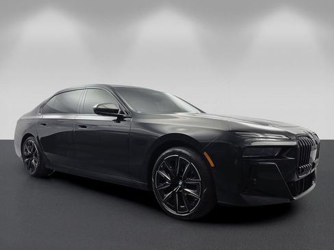Certified 2025 BMW 740i RWD image 1