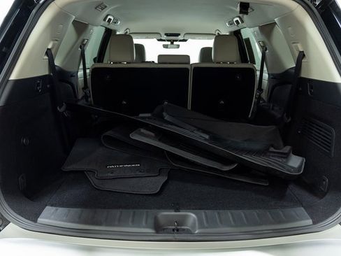 Used 2024 Nissan Pathfinder SL image 9