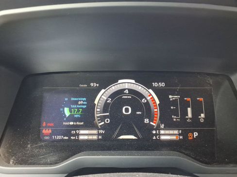 Used 2025 Toyota Tundra Limited AWD/4WD image 25
