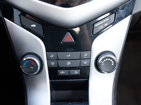 Used 2016 Chevrolet Cruze LT image 30