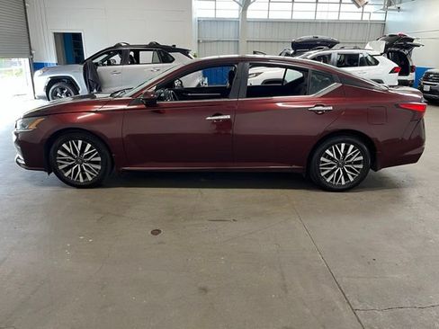 Used 2023 Nissan Altima 2.5 SV FWD image 6