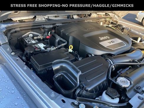 Used 2017 Jeep Wrangler Unlimited Sahara image 9