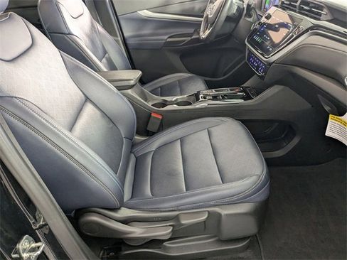 Certified 2023 Chevrolet Bolt EUV LT w/ Convenience Package image 32