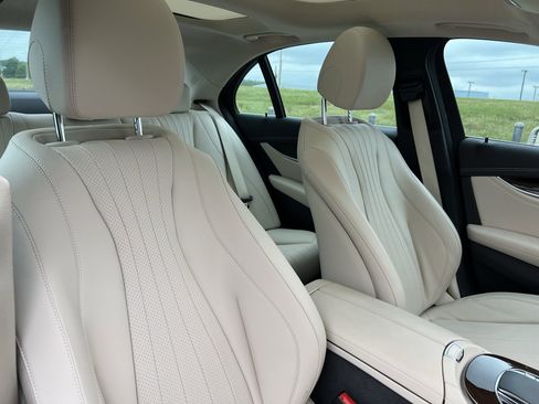 Used 2022 Mercedes-Benz E 450 4MATIC Sedan w/ Driver Assistance Package image 35
